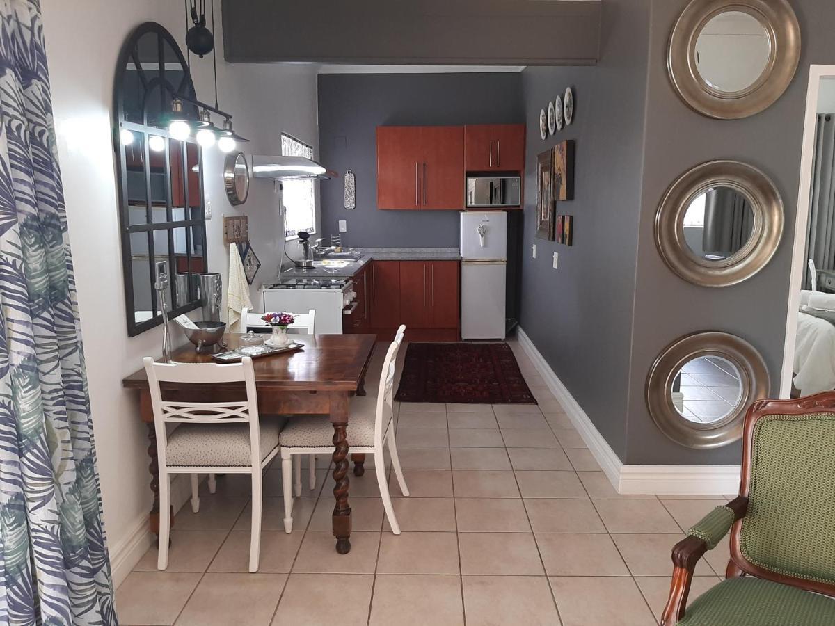 At 98 On Lynburn Guest House Pretoria-Noord Exterior foto
