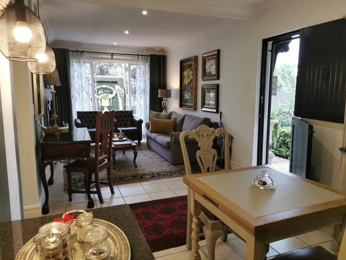 At 98 On Lynburn Guest House Pretoria-Noord Exterior foto