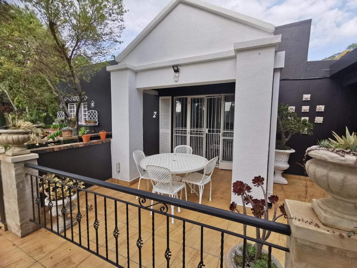 At 98 On Lynburn Guest House Pretoria-Noord Exterior foto