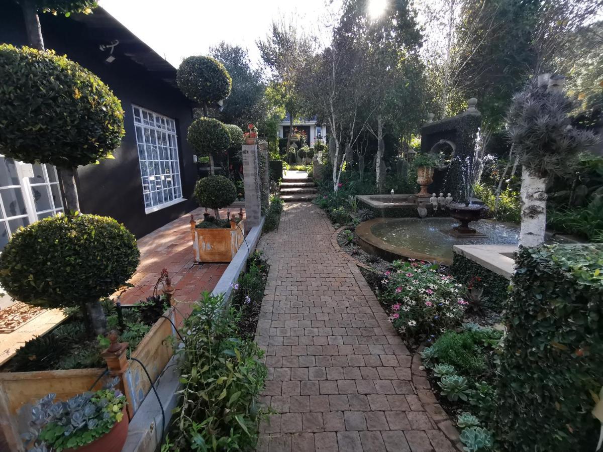 At 98 On Lynburn Guest House Pretoria-Noord Exterior foto