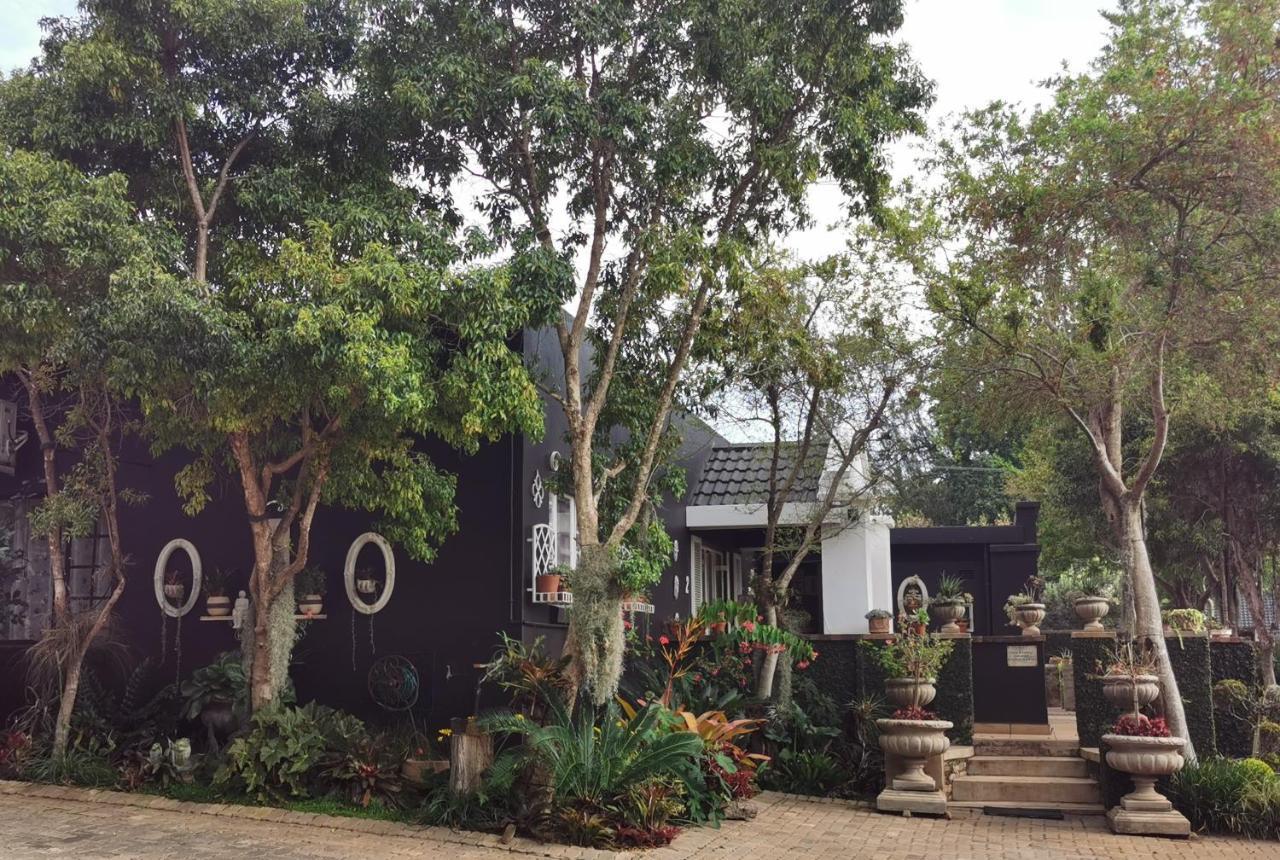 At 98 On Lynburn Guest House Pretoria-Noord Exterior foto