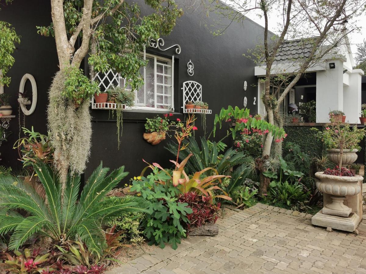 At 98 On Lynburn Guest House Pretoria-Noord Exterior foto