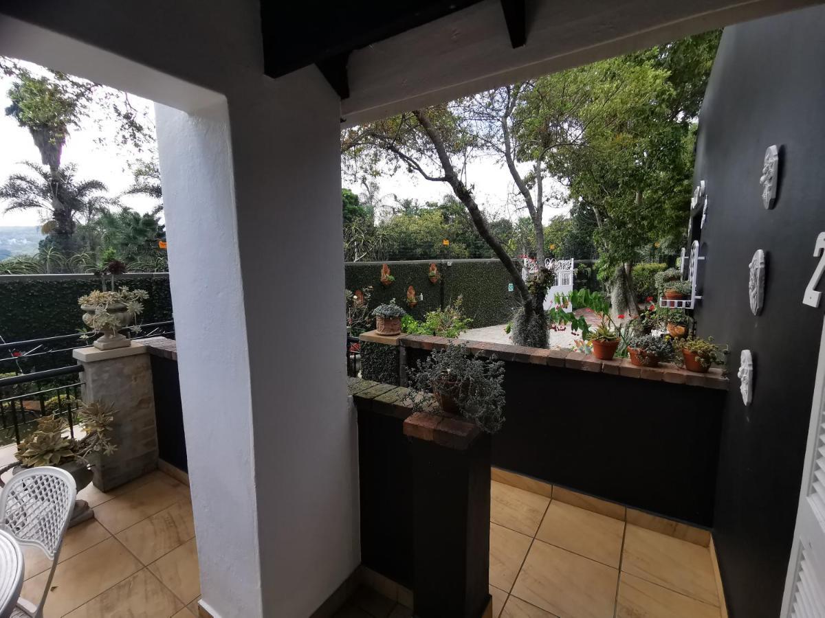 At 98 On Lynburn Guest House Pretoria-Noord Exterior foto