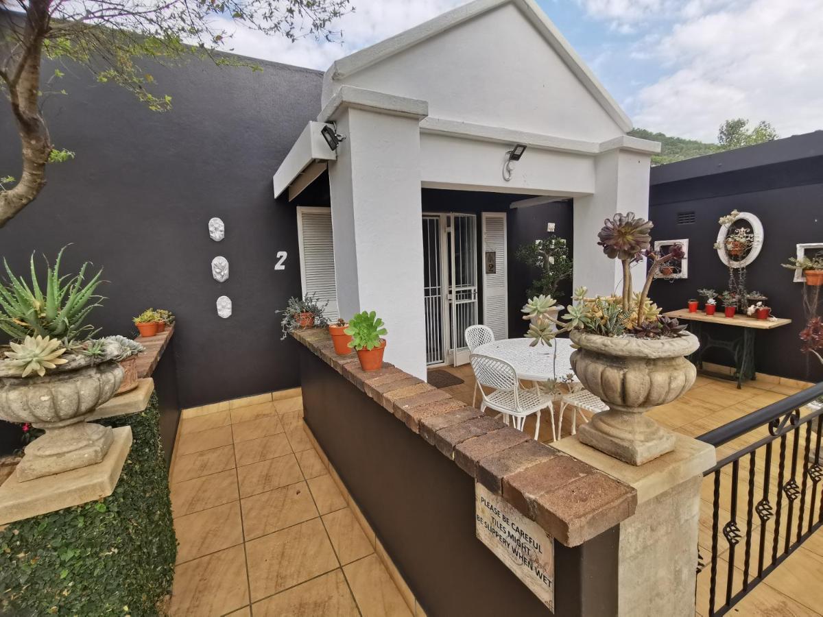 At 98 On Lynburn Guest House Pretoria-Noord Exterior foto