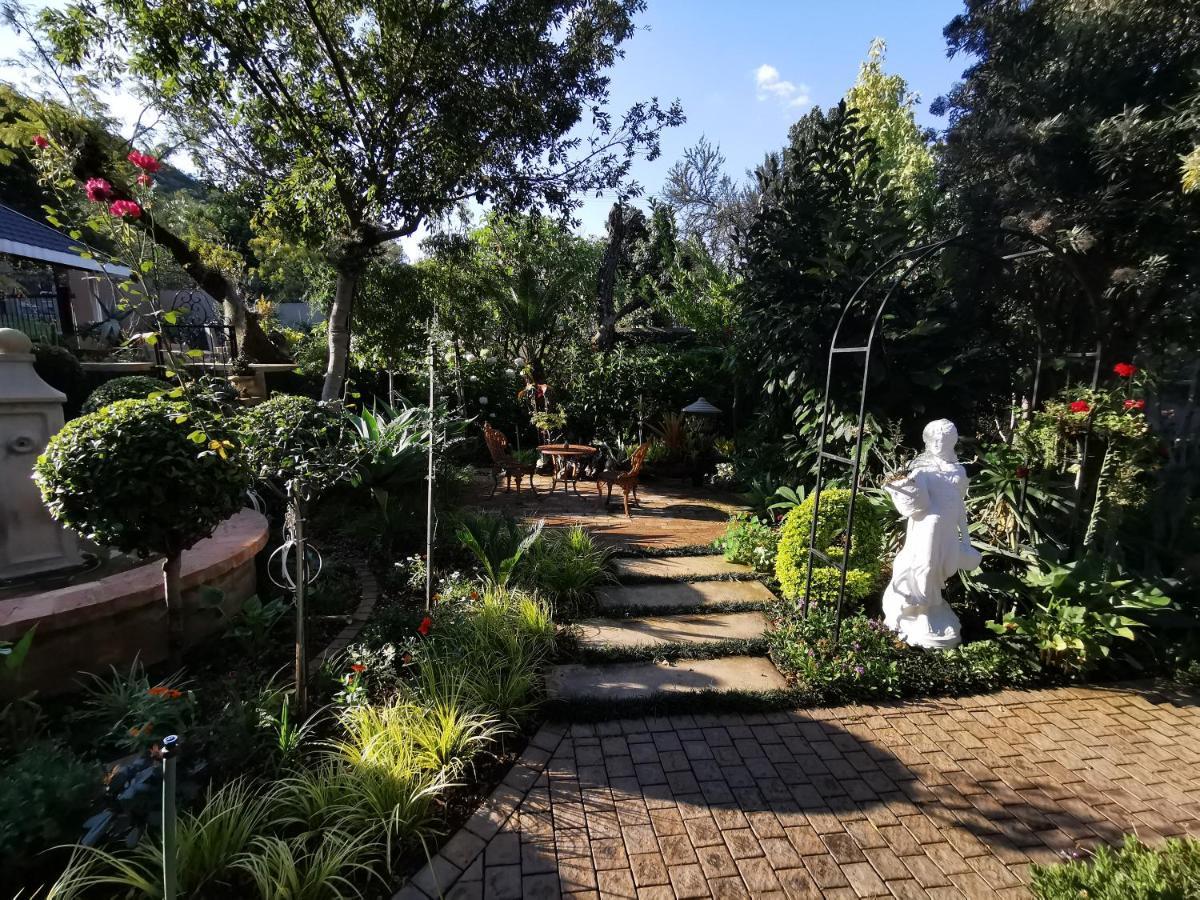 At 98 On Lynburn Guest House Pretoria-Noord Exterior foto