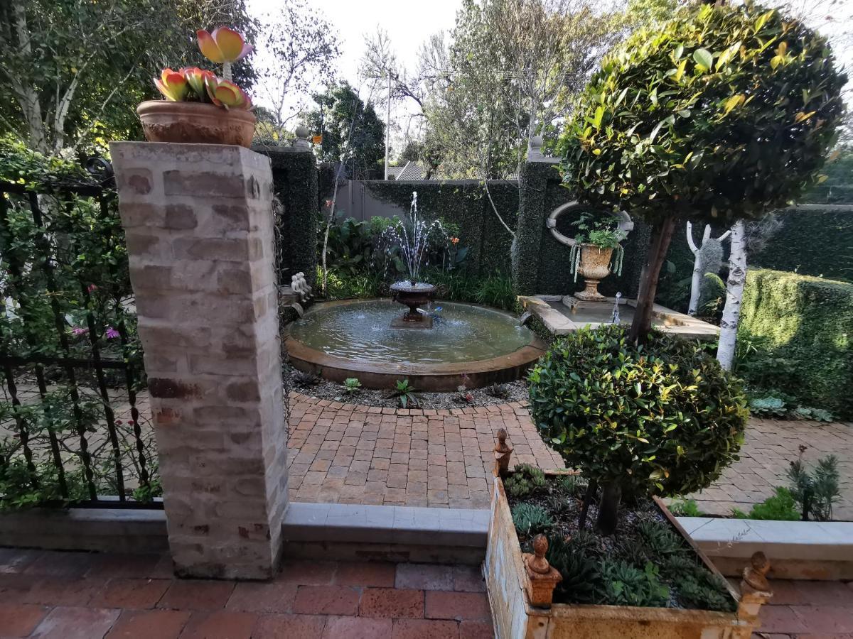 At 98 On Lynburn Guest House Pretoria-Noord Exterior foto