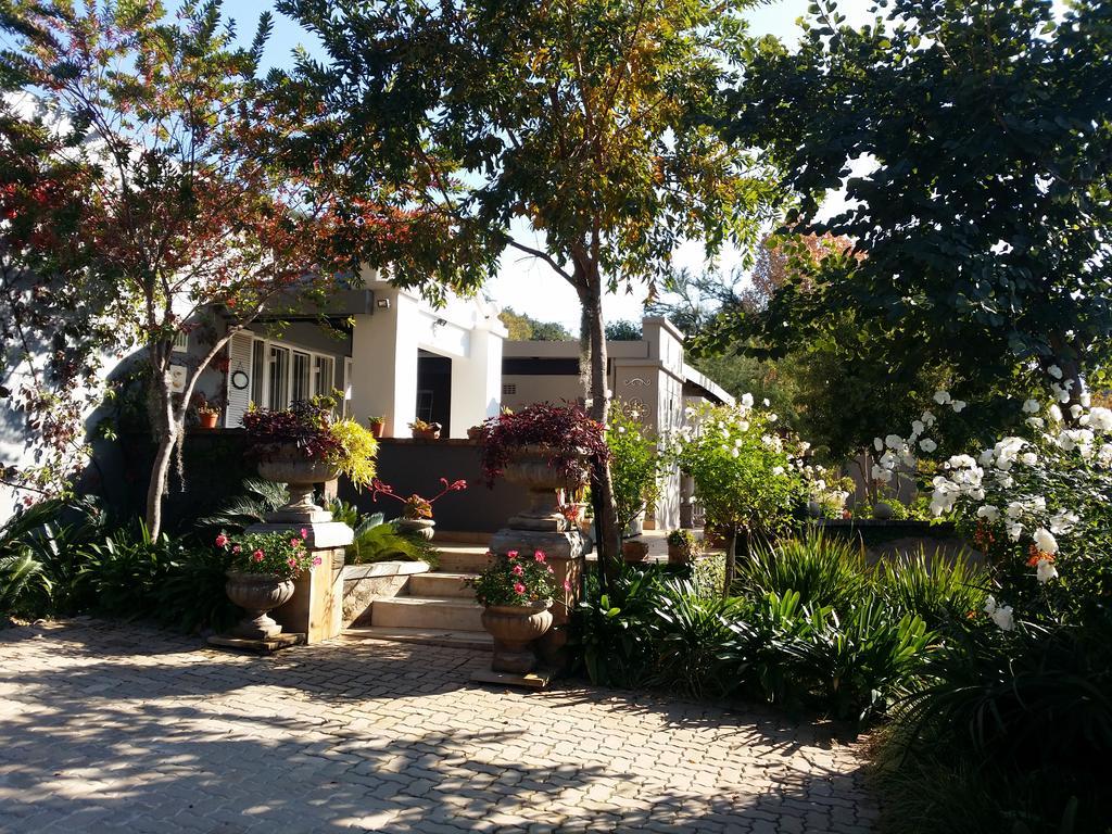 At 98 On Lynburn Guest House Pretoria-Noord Exterior foto
