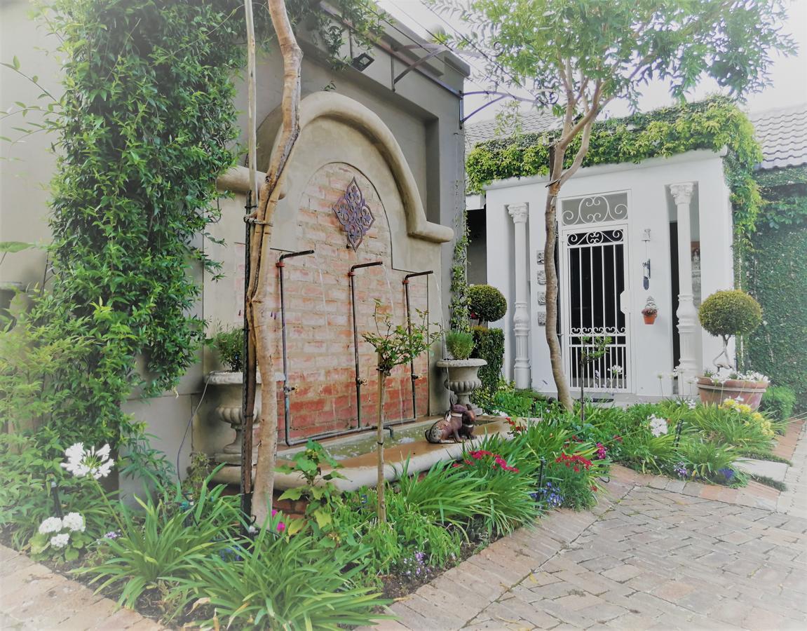 At 98 On Lynburn Guest House Pretoria-Noord Exterior foto