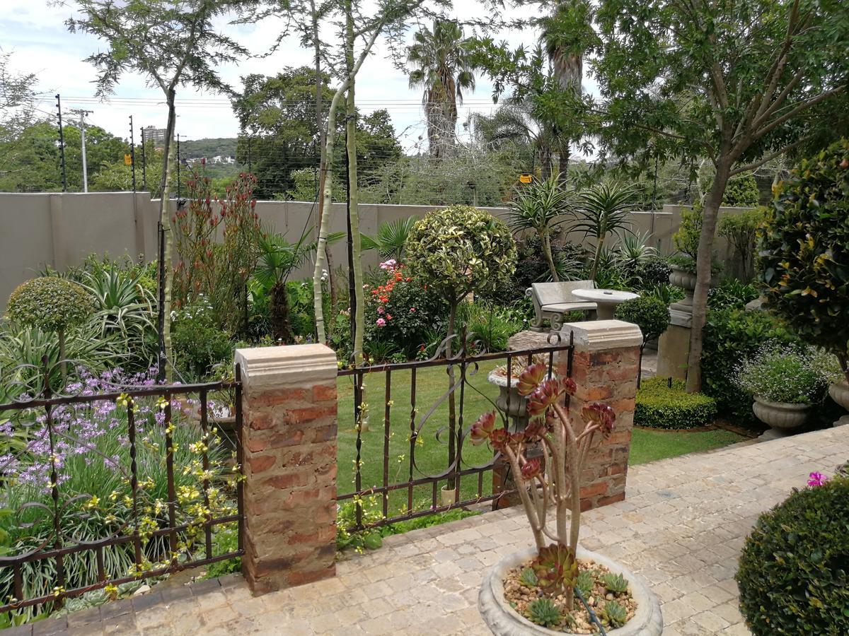 At 98 On Lynburn Guest House Pretoria-Noord Exterior foto