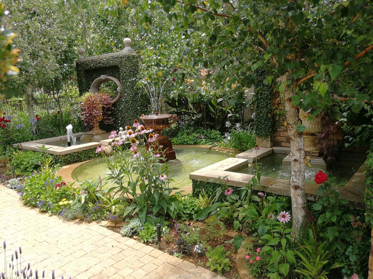 At 98 On Lynburn Guest House Pretoria-Noord Exterior foto