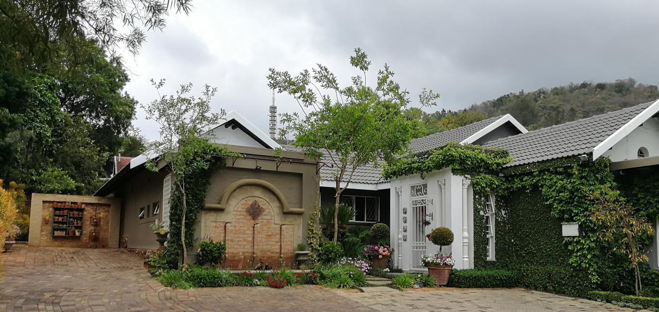 At 98 On Lynburn Guest House Pretoria-Noord Exterior foto