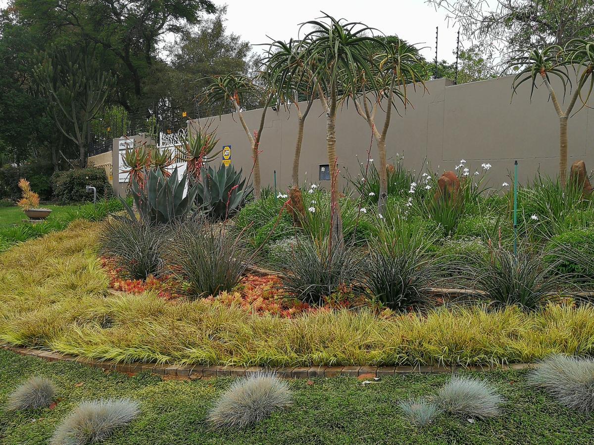 At 98 On Lynburn Guest House Pretoria-Noord Exterior foto